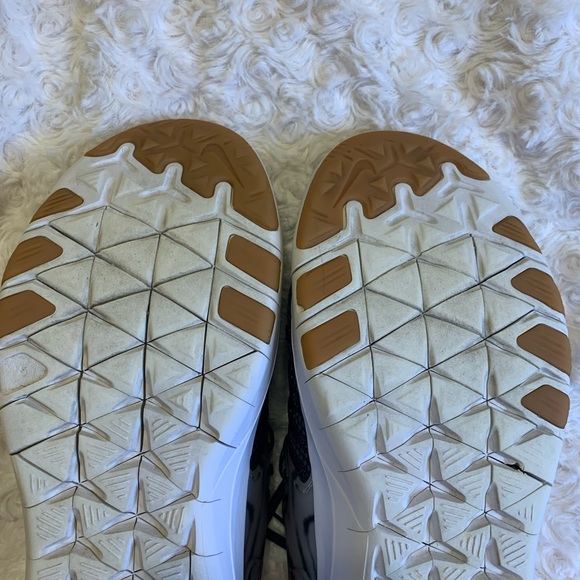 Nike Training Shoes - Picture 6 of 7